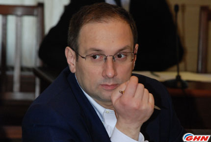 ნიკოლოზ რურუა: პრეზიდენტს არ მისცეს უფლება, ფრანგ კოლეგას აეროპორტში დახვედროდა